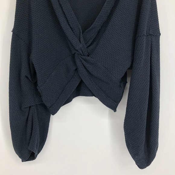 Free People Charcoal Fall For You V-Neck Long Sleeve Twist Front Cropped Tee M - Picture 8 of 15